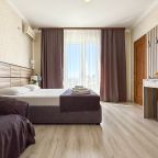 Трёхместный и более (С Балконом), Гостевой дом Ной +