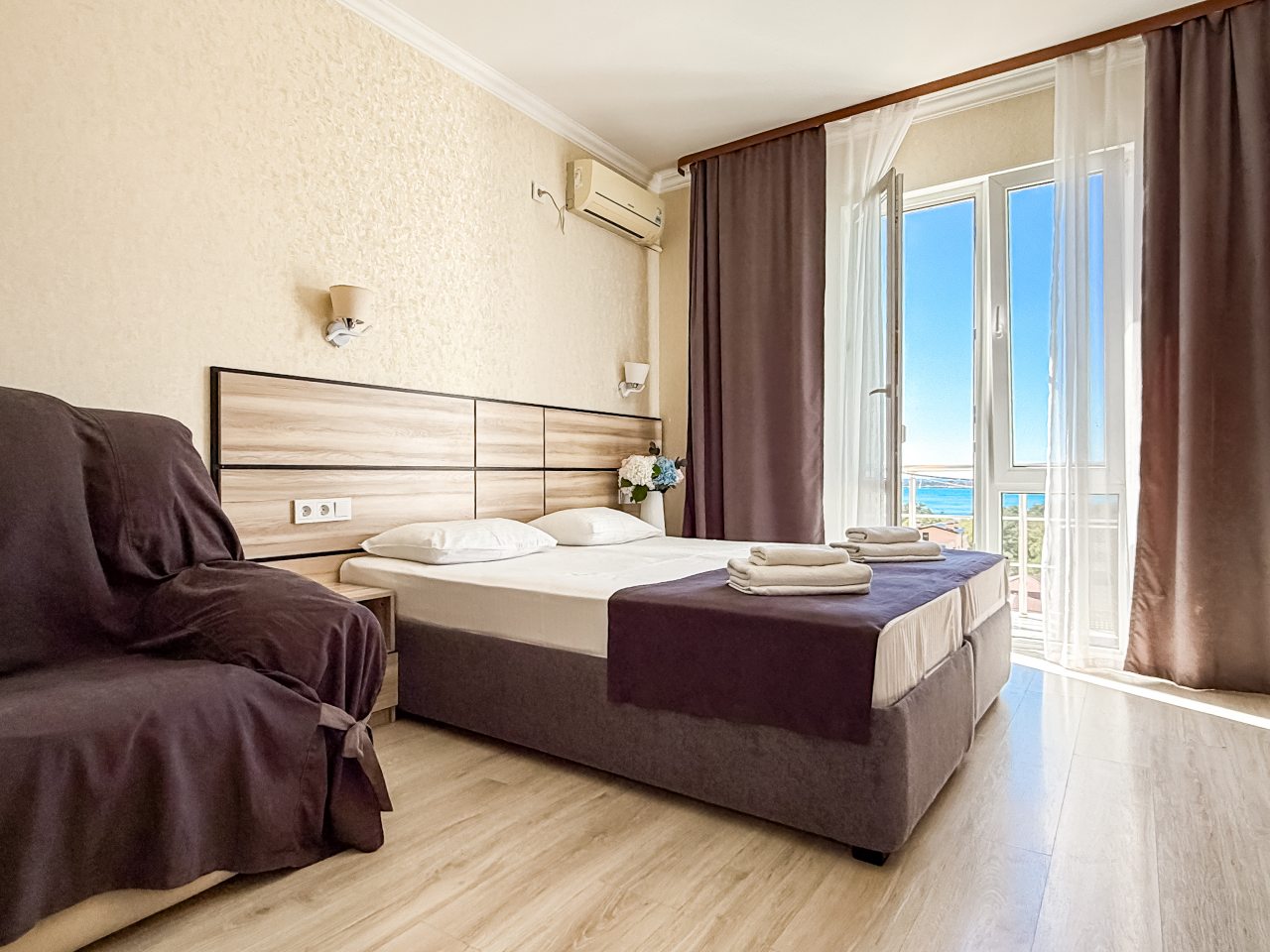 Трёхместный и более (С Балконом), Гостевой дом Ной +