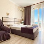 Трёхместный и более (С Балконом), Гостевой дом Ной +