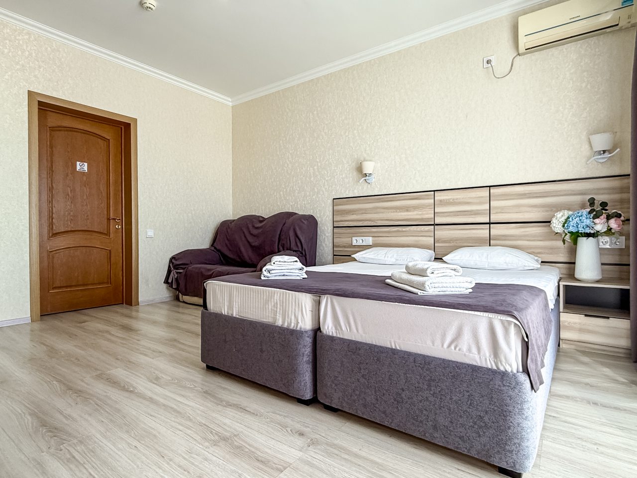 Трёхместный и более (С Балконом), Гостевой дом Ной +