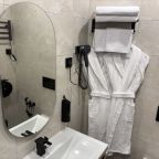 Полулюкс, Гостиница Меридиан