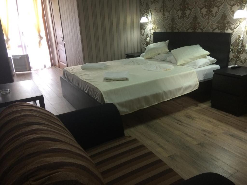 Двухместный (Двухместный номер Делюкс с 1 кроватью) отеля Медовый, Гагра