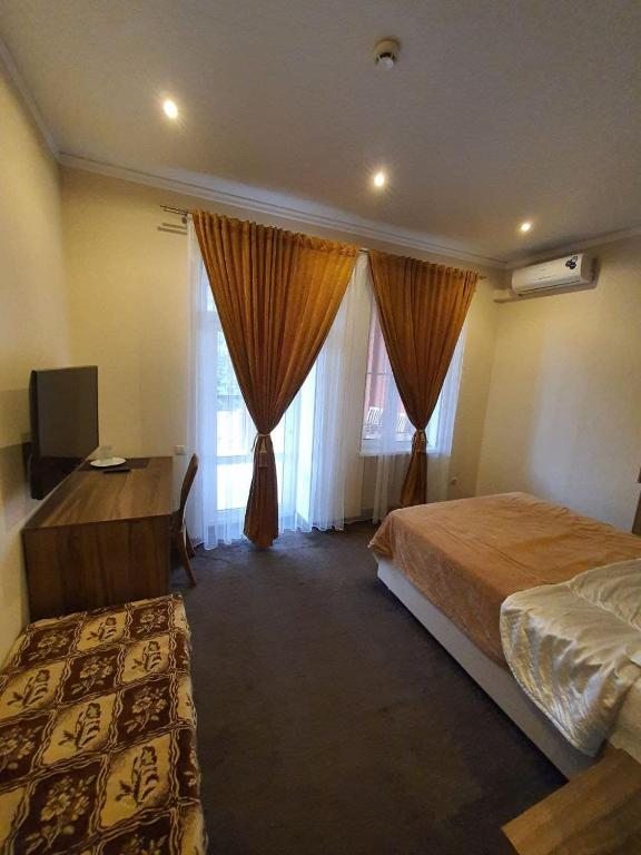 Двухместный (Двухместный номер с 1 кроватью и балконом) отеля Аимара, Гагра