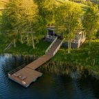 Дом (На озере), Загородный отель Времена года