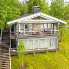 Дом (Парящий с библиотекой), Загородный отель Времена года