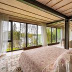 Дом (Парящий с библиотекой), Загородный отель Времена года