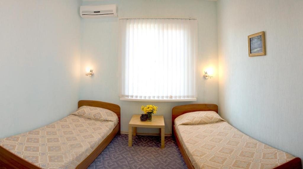 Двухместный (Двухместный номер с 2 отдельными кроватями и общей ванной комнатой) гостевого дома RusAmra, Гагра