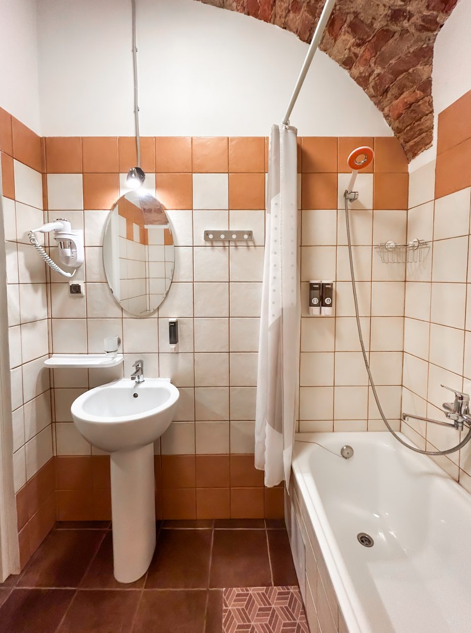 Семейный, Кино Хостел на Выборгской