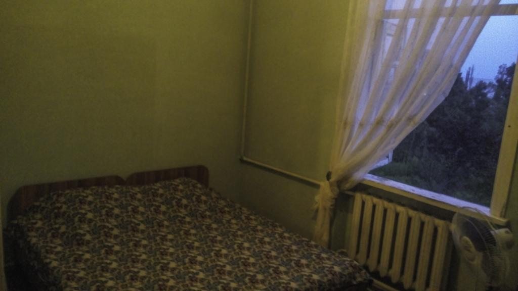 Трехместный (Стандартный трехместный номер с видом на море) гостевого дома Приморский, Гудаута