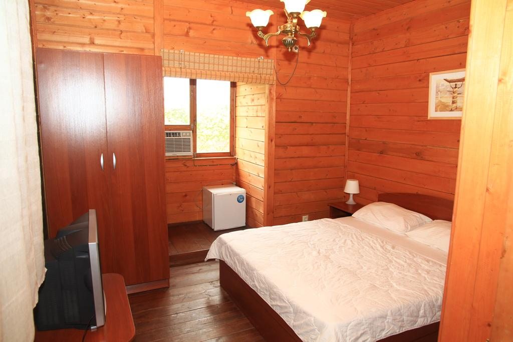 Двухместный (Стандартный двухместный номер с 1 кроватью или 2 отдельными кроватями) гостевого дома Ла-Терраса, Гудаута