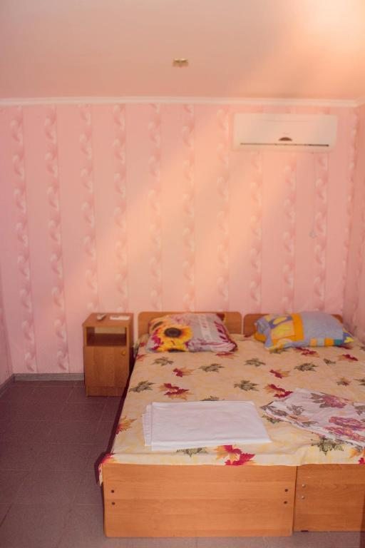 Двухместный (Стандартный двухместный номер с 1 кроватью или 2 отдельными кроватями) гостевого дома у Ларисы, Гудаута