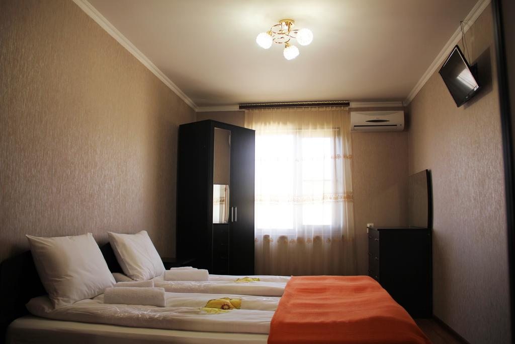Двухместный (Двухместный номер с 2 отдельными кроватями и общей ванной комнатой) отеля Гостевой дом на улице Чачба, Сухум