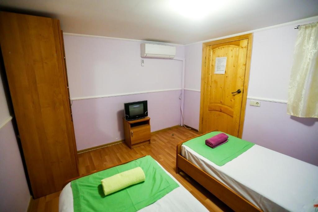 Двухместный (Двухместный номер с 1 кроватью без окна) гостевого дома У моря на Красноармейской, Сухум