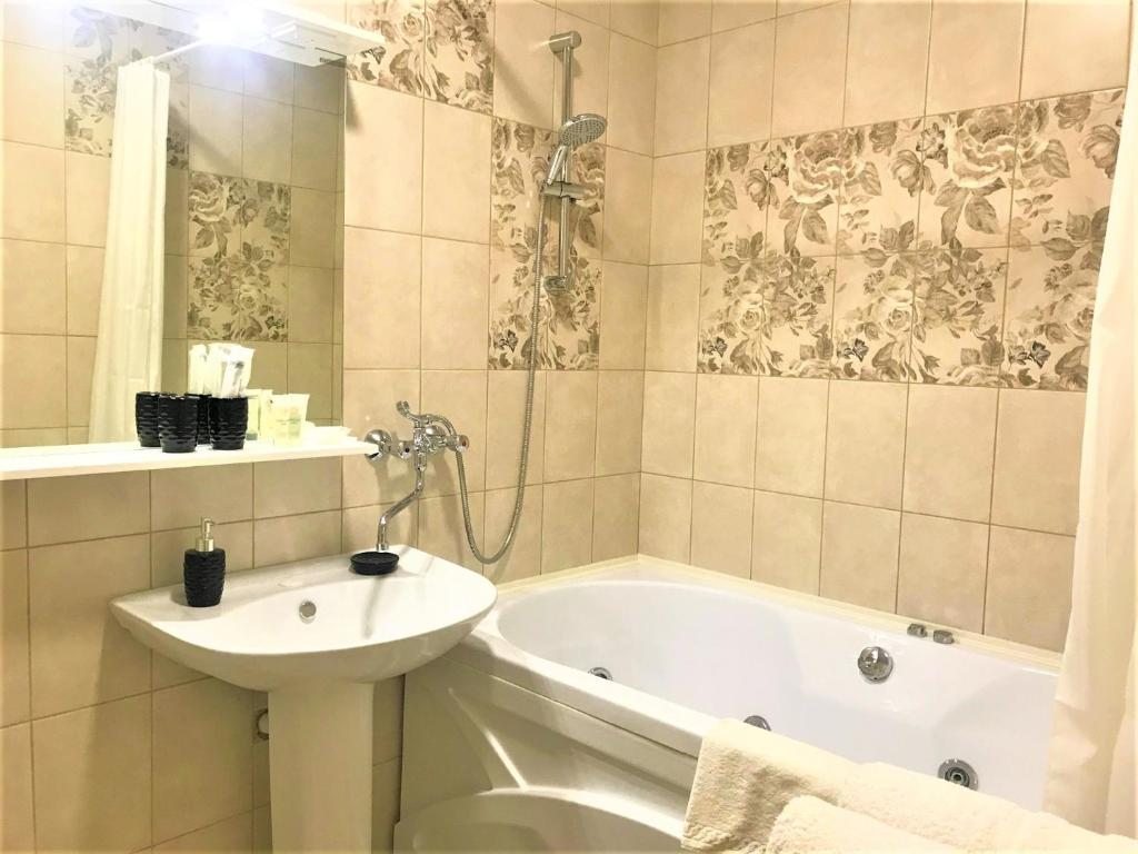 Ванная комната в гостинице Art Plaza, Томск. Гостиница Art Plaza