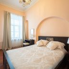Апартаменты (У Дворцовой площади с камином), Гостевой дом A1 Rooms