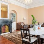 Апартаменты (У Дворцовой площади с камином), Гостевой дом A1 Rooms