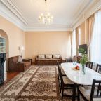 Апартаменты (У Дворцовой площади с камином), Гостевой дом A1 Rooms