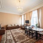Апартаменты (У Дворцовой площади с камином), Гостевой дом A1 Rooms