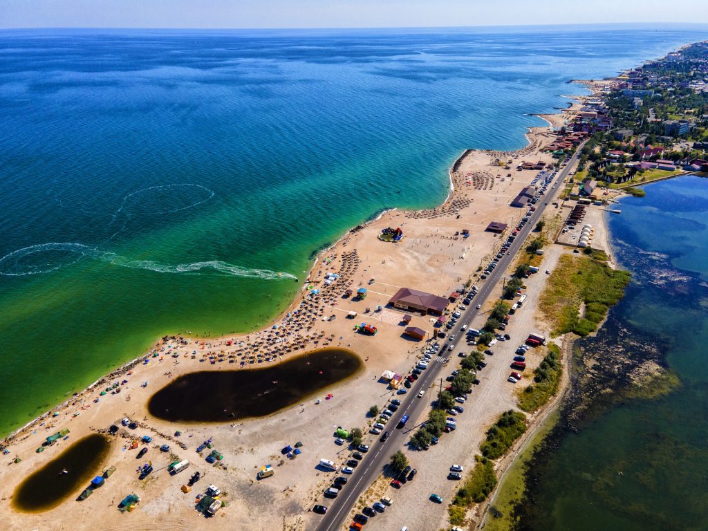 Базы отдыха на Азовском море — домики у морского берега 