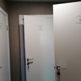 Дверь общей ванной и 2 номеров