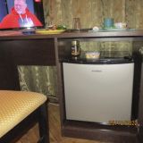 Холодильник в тумбе письменного стола (одноместный, эконом).
