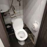 Туалет требующий ремонта