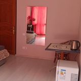 Холодильник, морозилка плохо морозит,стол, чайник.