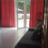 Выход из комнаты на веранду. 