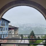 Эсто-Садок, фото отдыхающего в мае