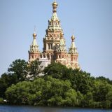 Петергоф, фото отдыхающего в июне