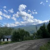 Горнолыжные курорты России, фото отдыхающего в июне