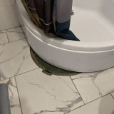 Канализационный люк прям в ванной комнате 