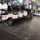 Электромобиль, развозит по территории отеля.