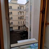 Вид из окна во внутренней двор...