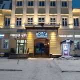 Отель Волга находится во дворе. 