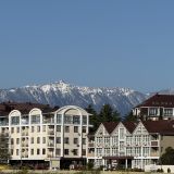 Адлер, фото отдыхающего в апреле