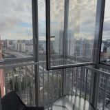 Красивый балкон с видом на город. 